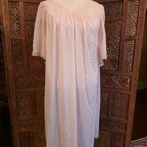 Women's vintage knee length gown and robe set size Medium